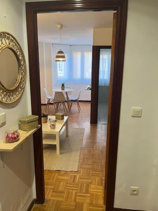 Acogedor Y Soleado Apartamento Recien Amueblado En Gijon Bagian luar foto
